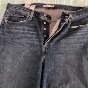 Levi bottom fly women’s ribcage